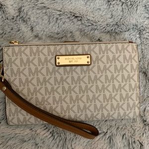 Clutch/Wristlet